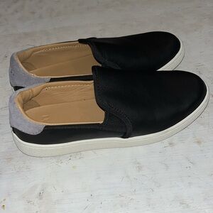 UGG cas slip on shoes in black | size 7.5